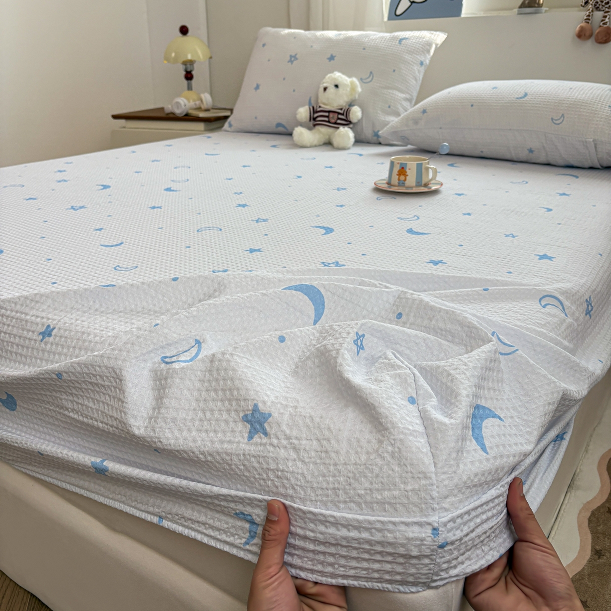 91家纺网 家纺一手货源 找家纺 居眠 2026新款全棉印花华夫格床笠 月亮星星