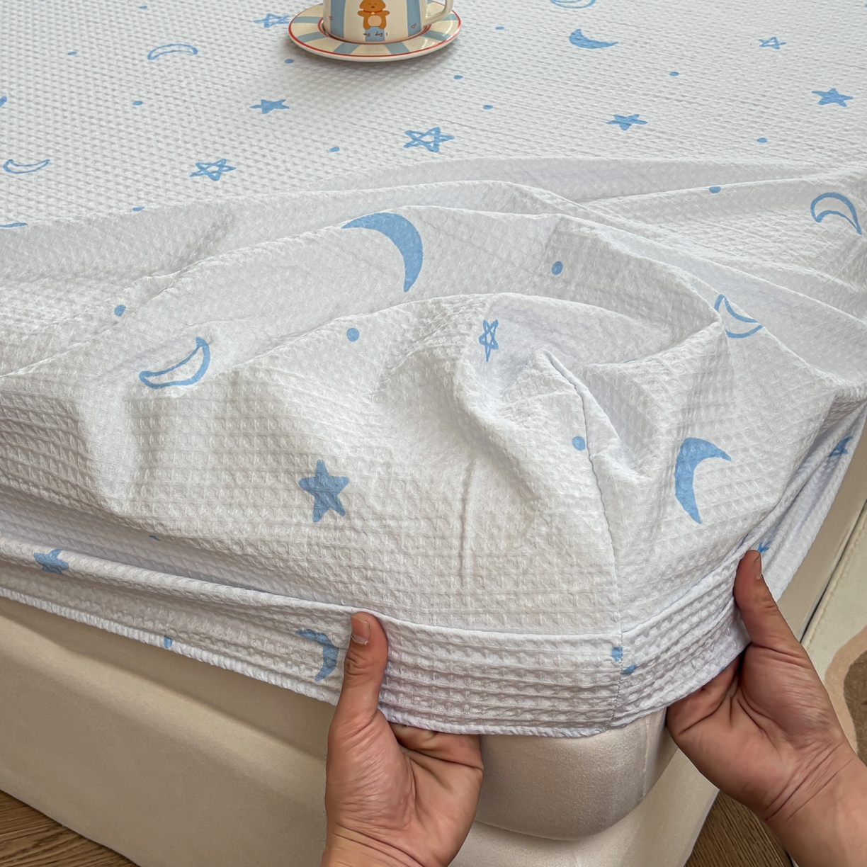 91家纺网 家纺一手货源 找家纺 居眠 2026新款全棉印花华夫格床笠 月亮星星