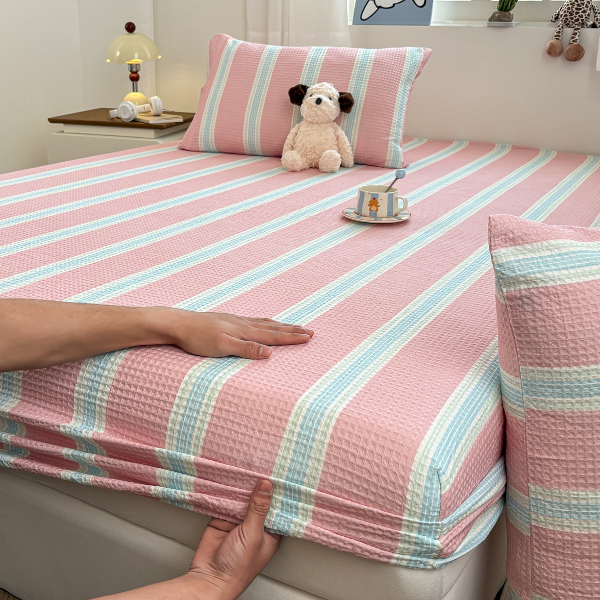 91家纺网 家纺一手货源 找家纺 居眠 2026新款全棉印花华夫格床笠 条纹粉