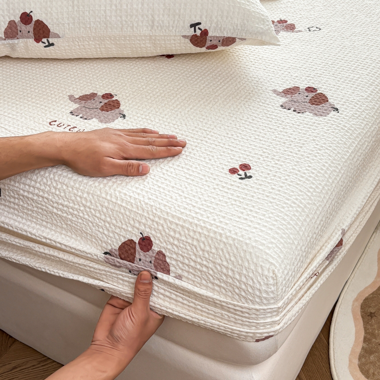 91家纺网 家纺一手货源 找家纺 居眠 2026新款全棉印花华夫格床笠 樱桃小象