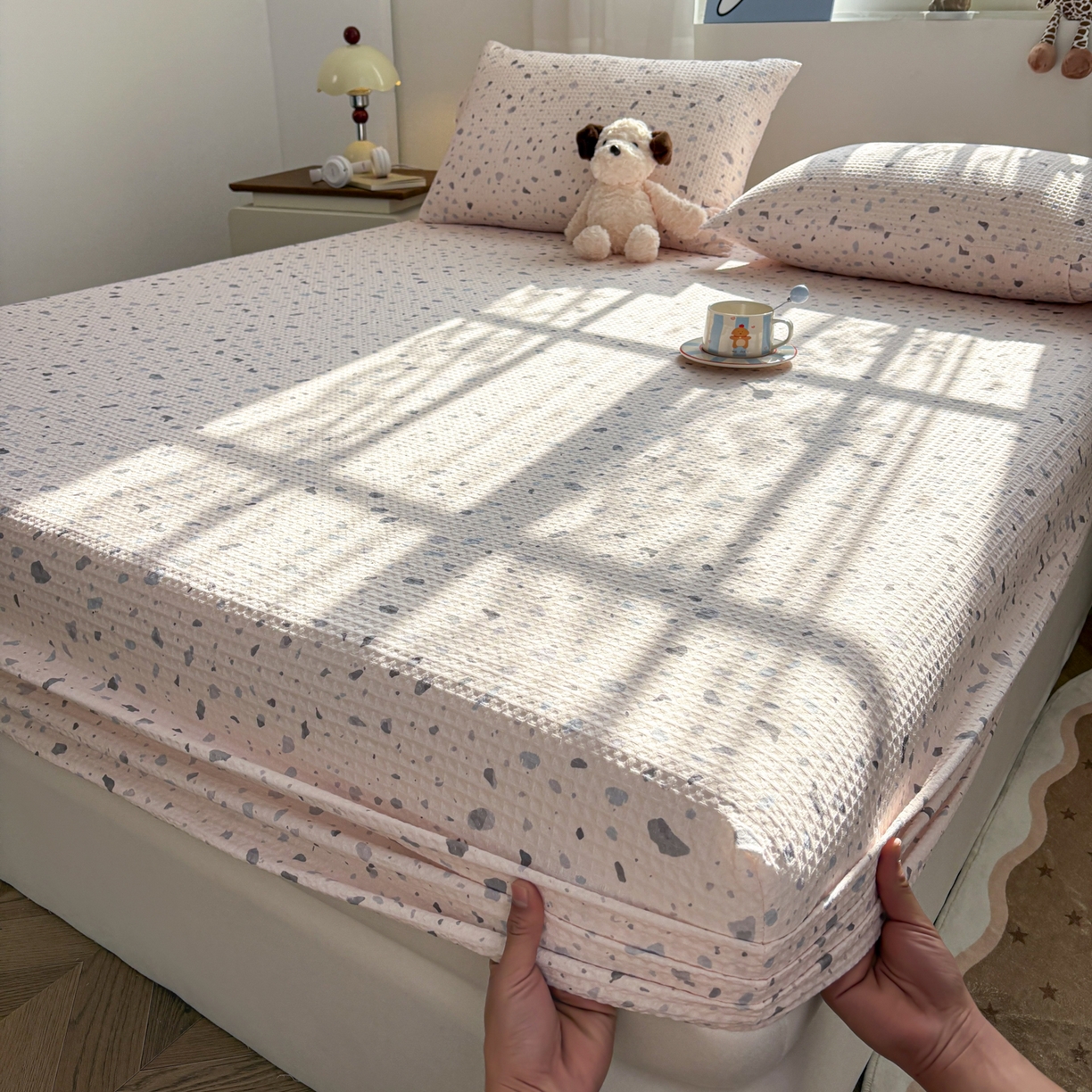 91家纺网 家纺一手货源 找家纺 居眠 2026新款全棉印花华夫格床笠 小斑点