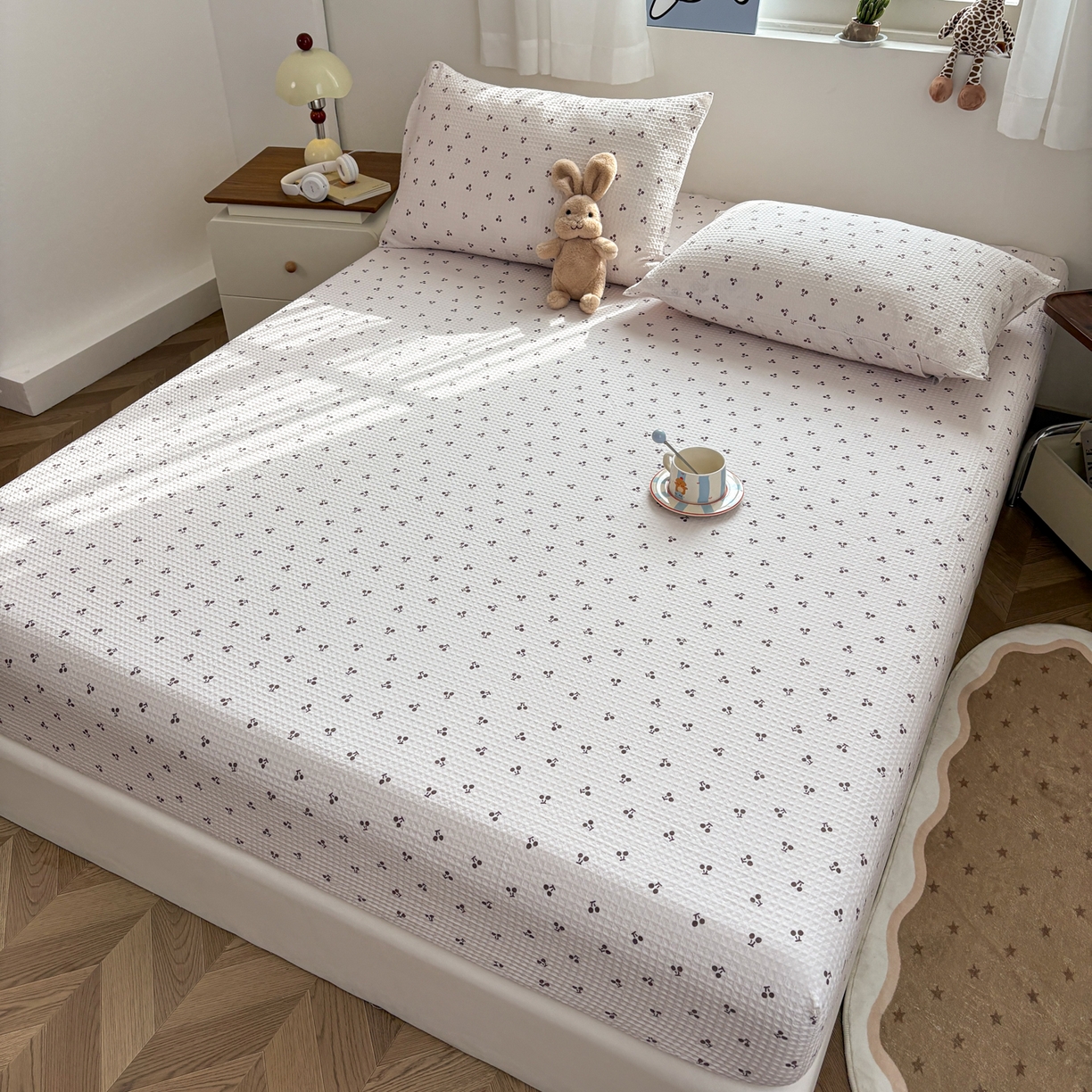 91家纺网 家纺一手货源 找家纺 居眠 2026新款全棉印花华夫格床笠 小樱桃