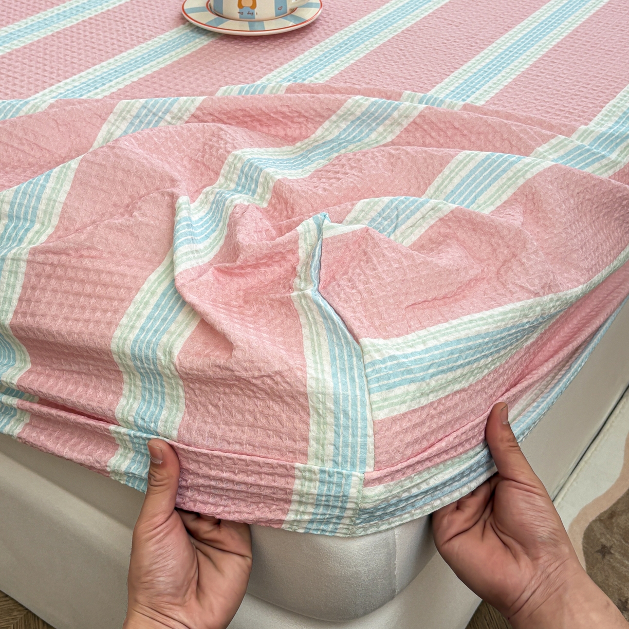 91家纺网 家纺一手货源 找家纺 居眠 2026新款全棉印花华夫格床笠 条纹粉