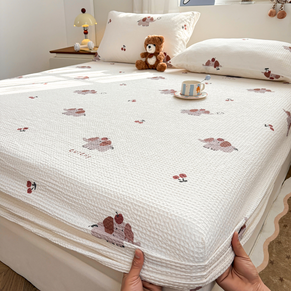 91家纺网 家纺一手货源 找家纺 居眠 2026新款全棉印花华夫格床笠 樱桃小象