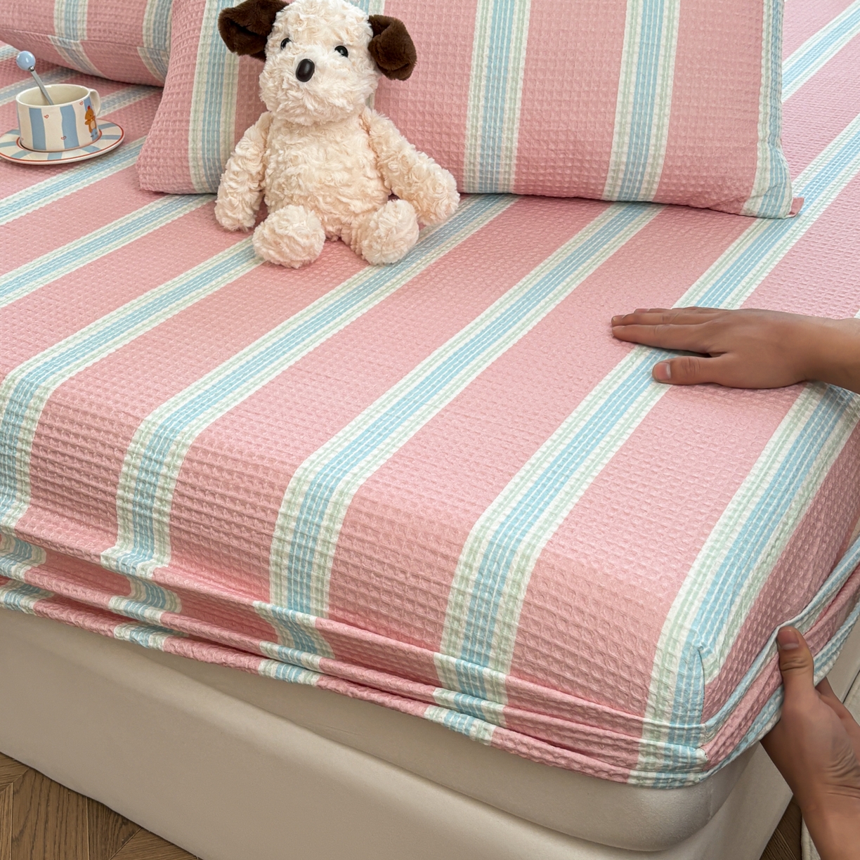 91家纺网 家纺一手货源 找家纺 居眠 2026新款全棉印花华夫格床笠 条纹粉