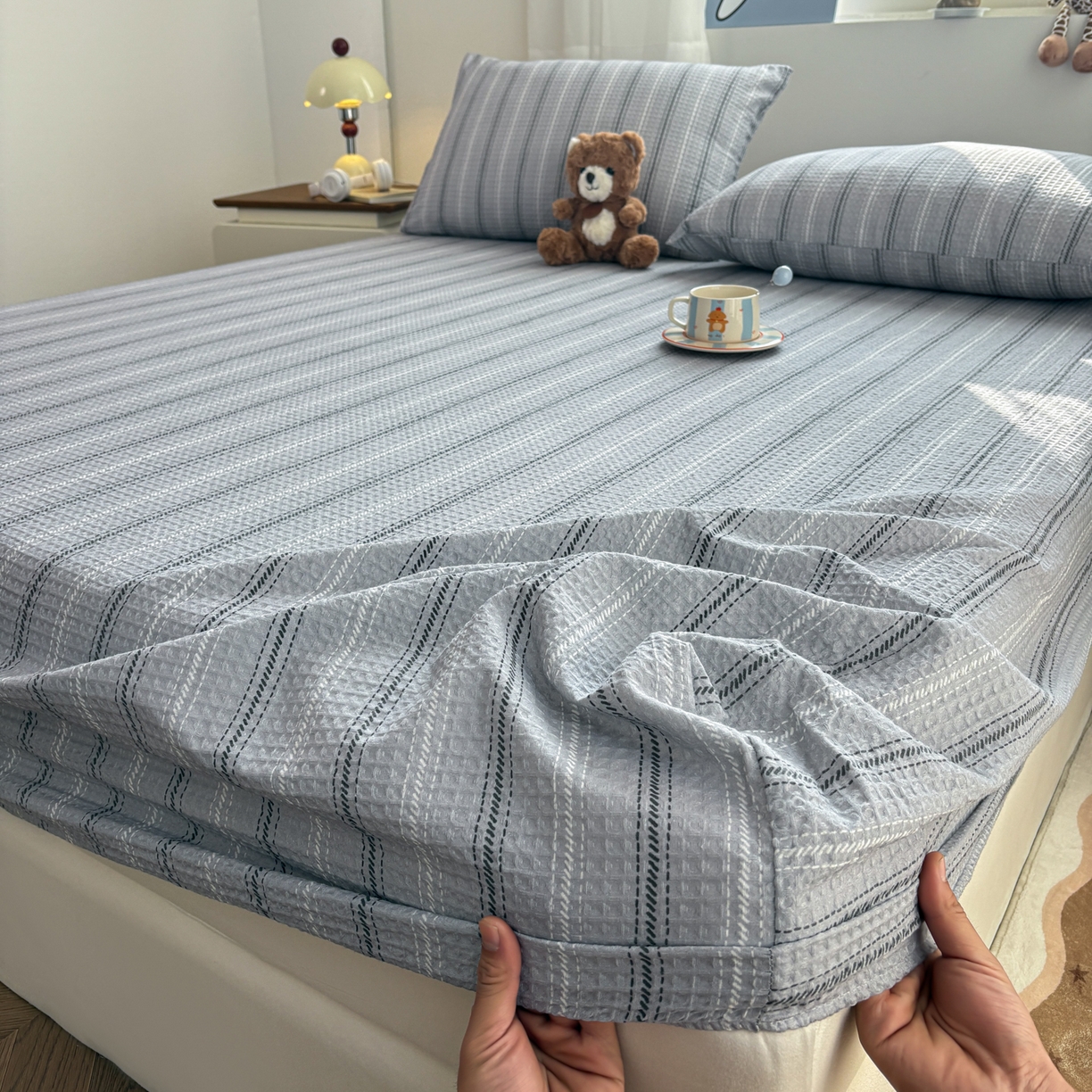 91家纺网 家纺一手货源 找家纺 居眠 2026新款全棉印花华夫格床笠 细灰条