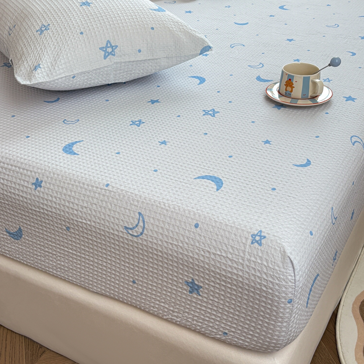 91家纺网 家纺一手货源 找家纺 居眠 2026新款全棉印花华夫格床笠 月亮星星