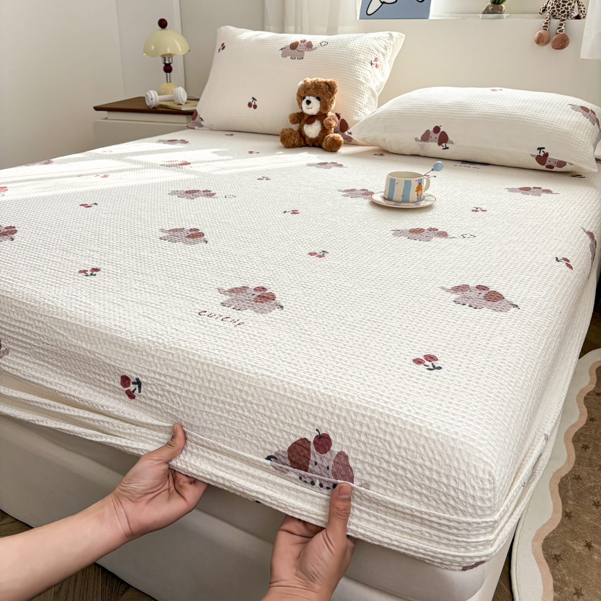 91家纺网 家纺一手货源 找家纺 居眠 2026新款全棉印花华夫格床笠 樱桃小象