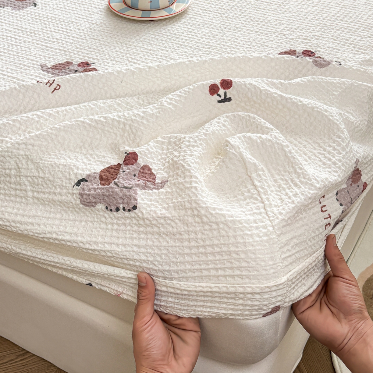 91家纺网 家纺一手货源 找家纺 居眠 2026新款全棉印花华夫格床笠 樱桃小象