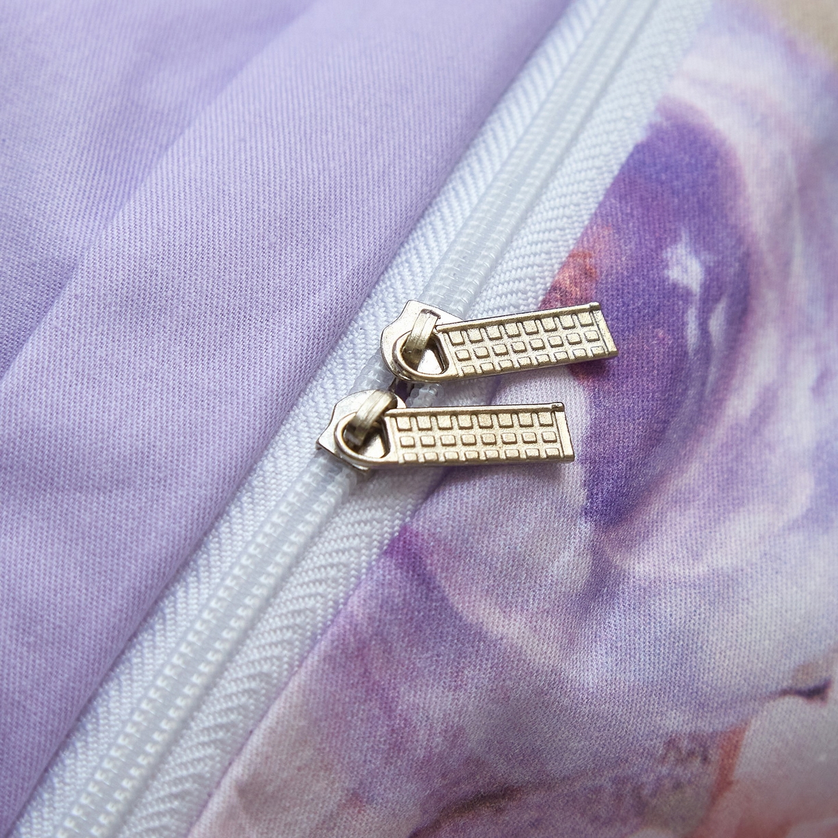 91家纺网 家纺一手货源 找家纺 启航家居 2026新款全棉铂金棉数码印花四件套 童话乐园紫