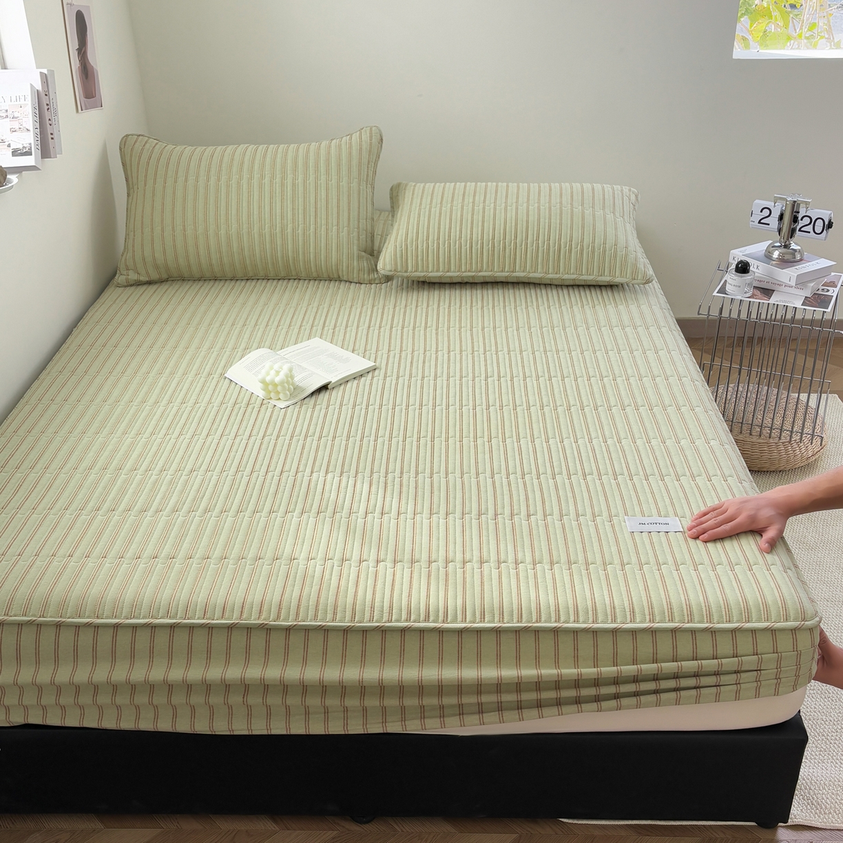 91家纺网 家纺一手货源 找家纺 居眠 2026新款全棉色织水洗棉格子夹棉棉花床笠 夹棉款-摩登绿卡条