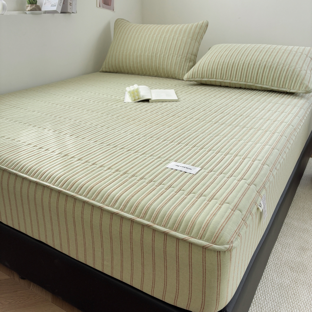 91家纺网 家纺一手货源 找家纺 居眠 2026新款全棉色织水洗棉格子夹棉棉花床笠 夹棉款-摩登绿卡条