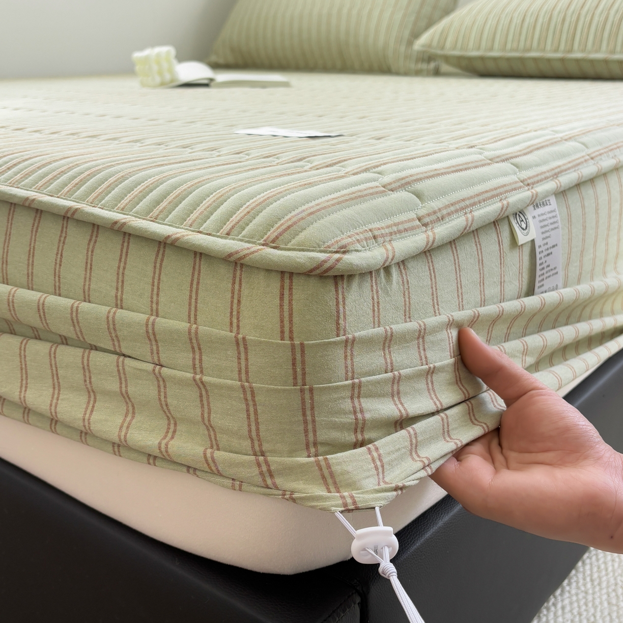 91家纺网 家纺一手货源 找家纺 居眠 2026新款全棉色织水洗棉格子夹棉棉花床笠 夹棉款-摩登绿卡条