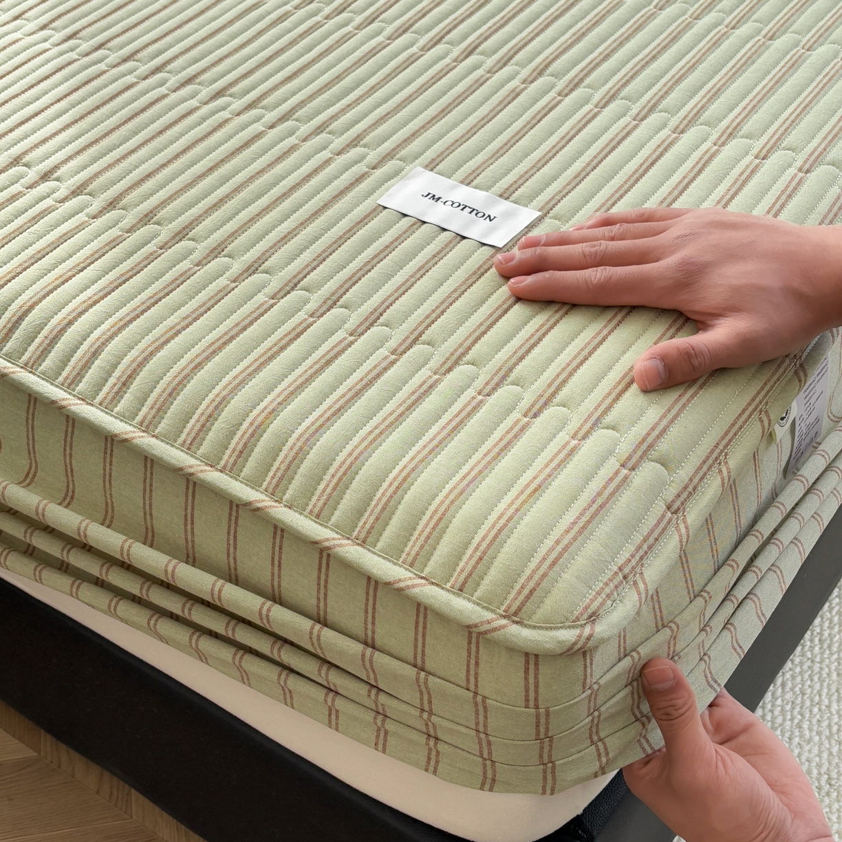 91家纺网 家纺一手货源 找家纺 居眠 2026新款全棉色织水洗棉格子夹棉棉花床笠 夹棉款-摩登绿卡条