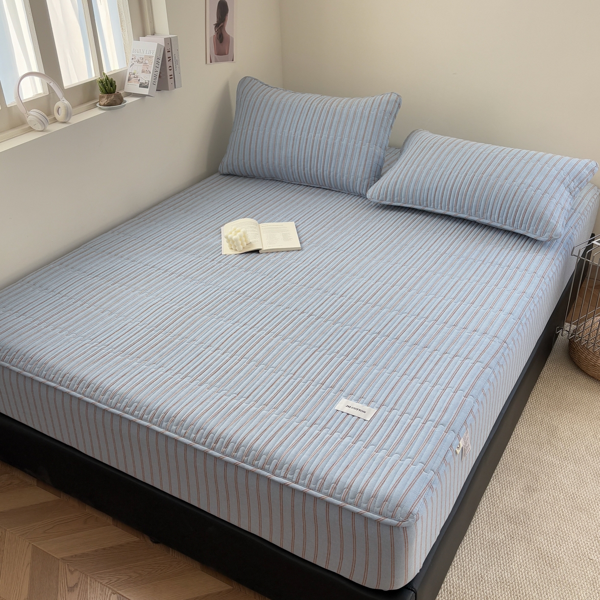 91家纺网 家纺一手货源 找家纺 居眠 2026新款全棉色织水洗棉格子夹棉棉花床笠 夹棉款-摩登蓝卡条