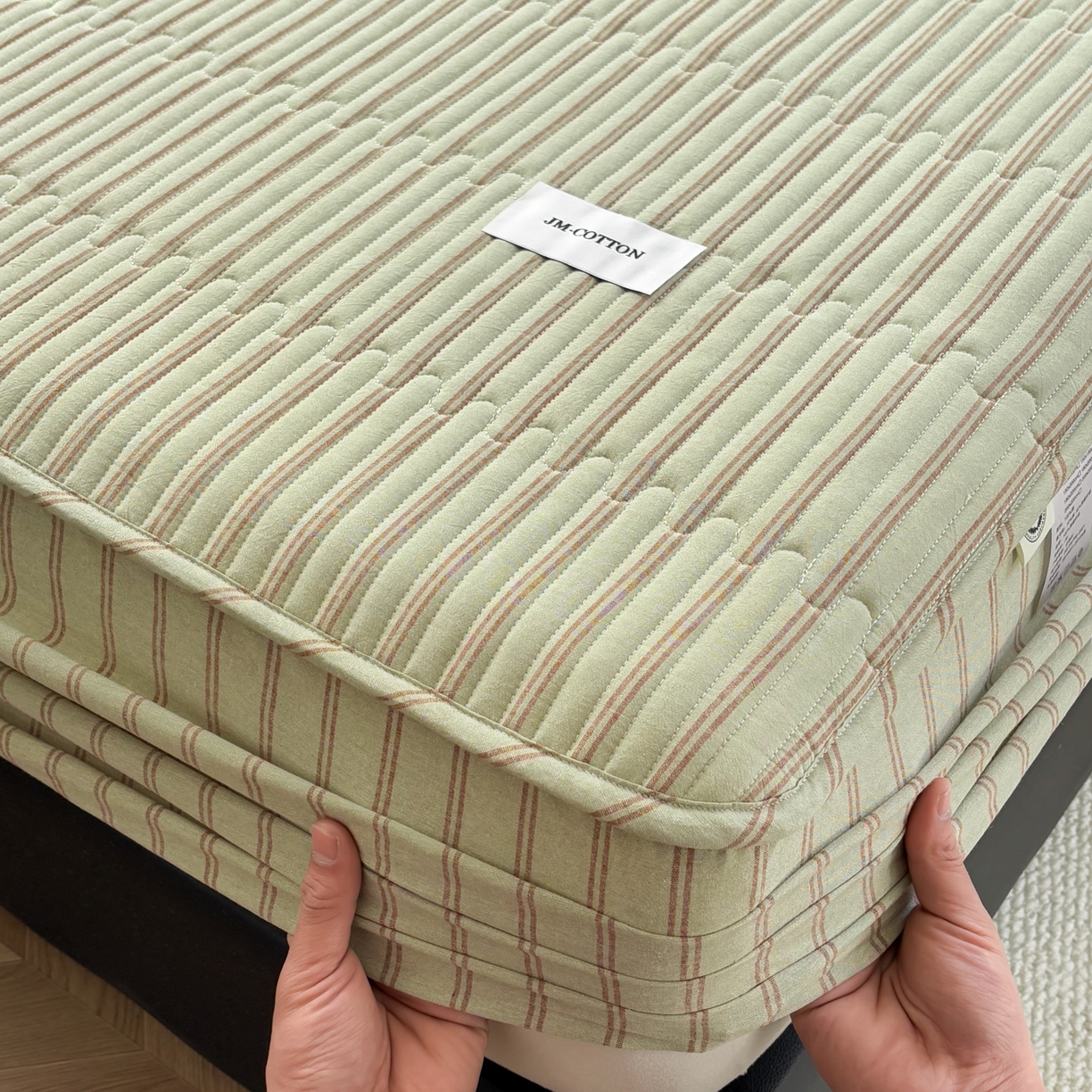 91家纺网 家纺一手货源 找家纺 居眠 2026新款全棉色织水洗棉格子夹棉棉花床笠 夹棉款-摩登绿卡条