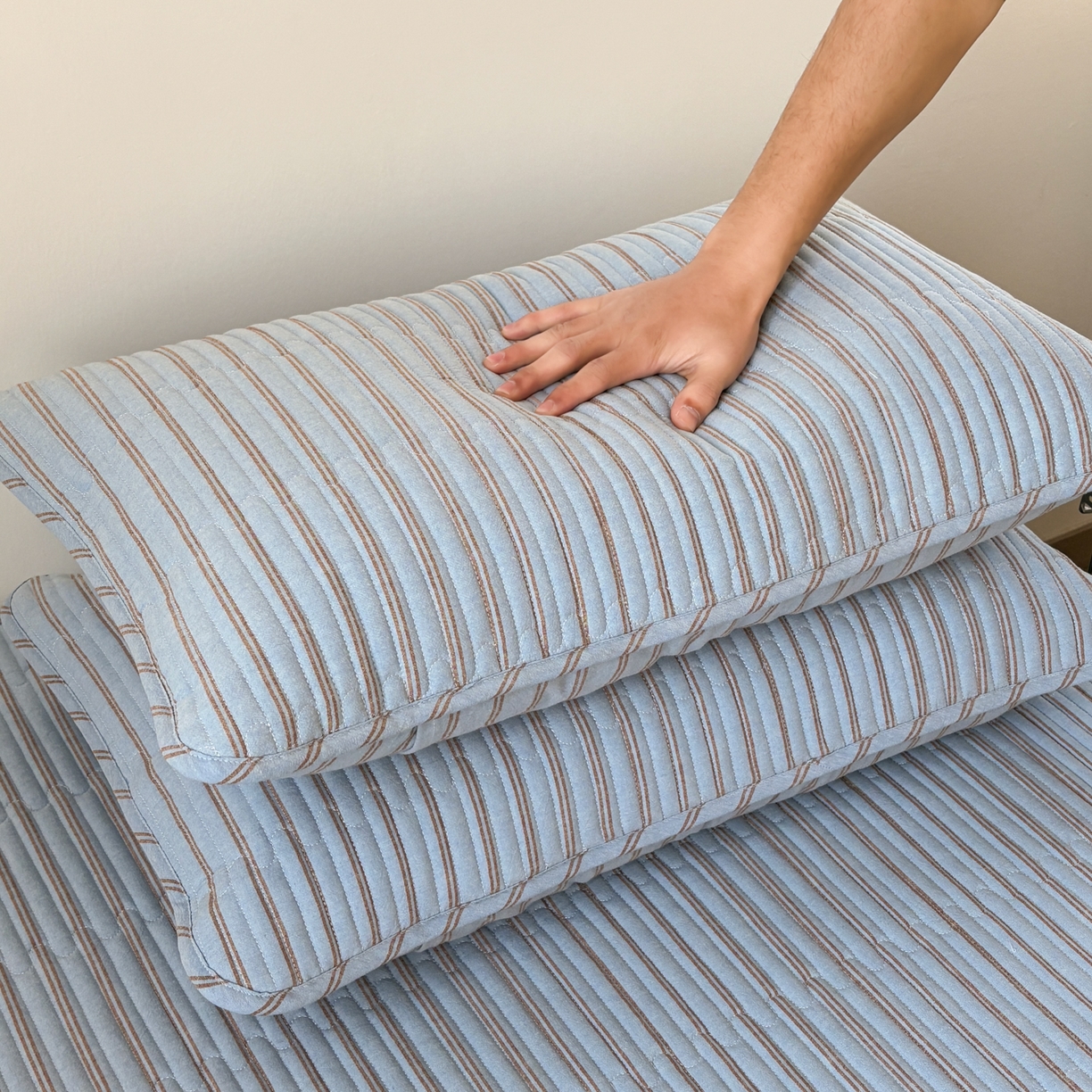 91家纺网 家纺一手货源 找家纺 居眠 2026新款全棉色织水洗棉格子夹棉棉花枕套 夹棉款-摩登蓝卡条