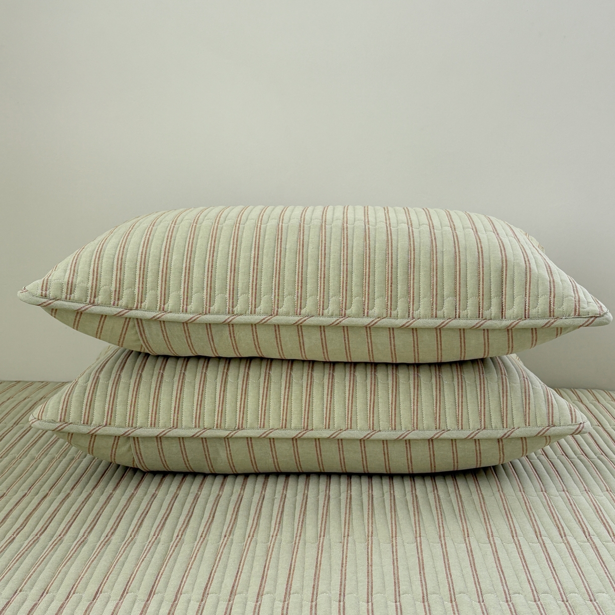 91家纺网 家纺一手货源 找家纺 居眠 2026新款全棉色织水洗棉格子夹棉棉花枕套 夹棉款-摩登绿卡条