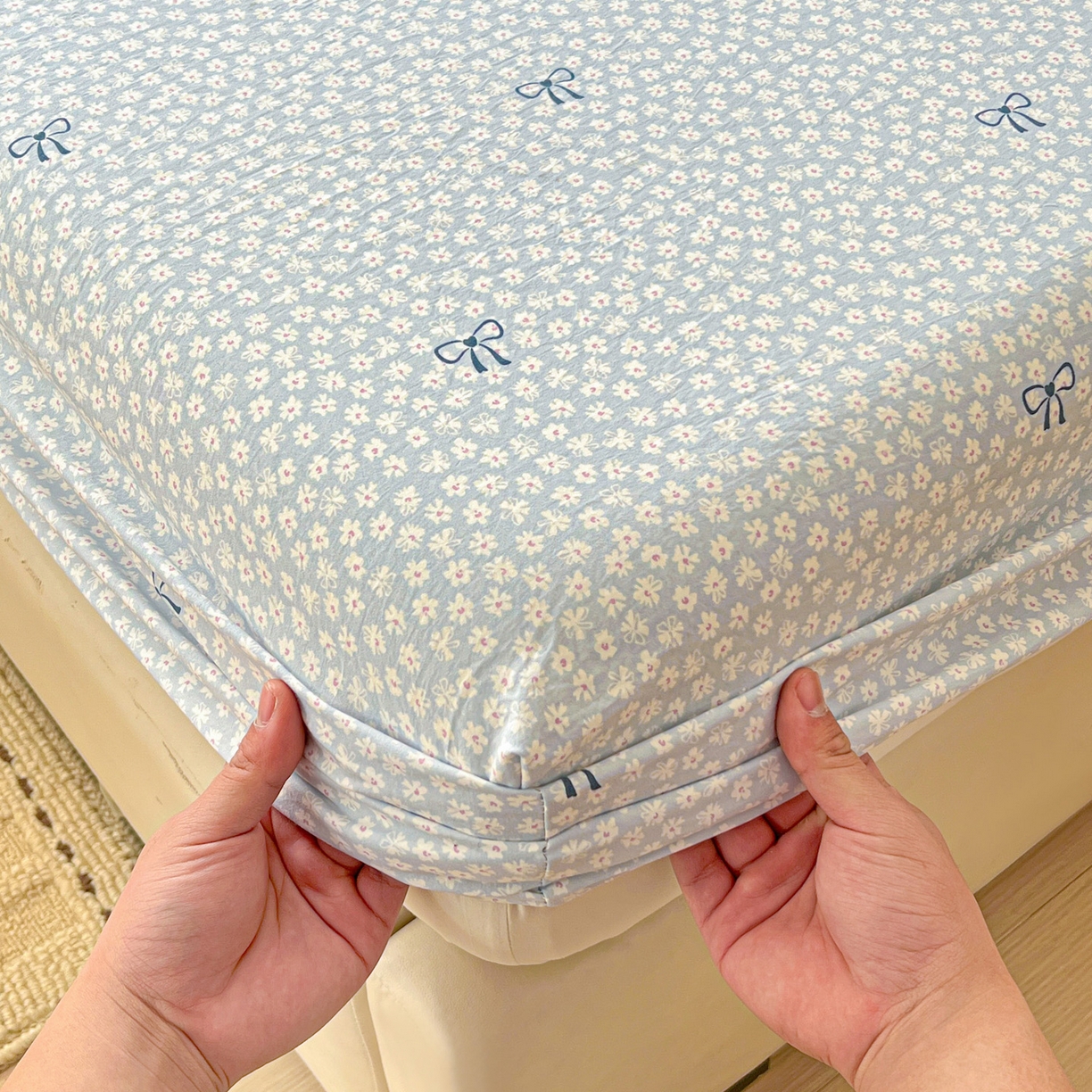 91家纺网 家纺一手货源 找家纺 富米莱（原臻工厂） 2026新款古法水洗仿棉床笠席梦思床罩杀床垫防滑罩床套罩床笠三件套 小花蓝