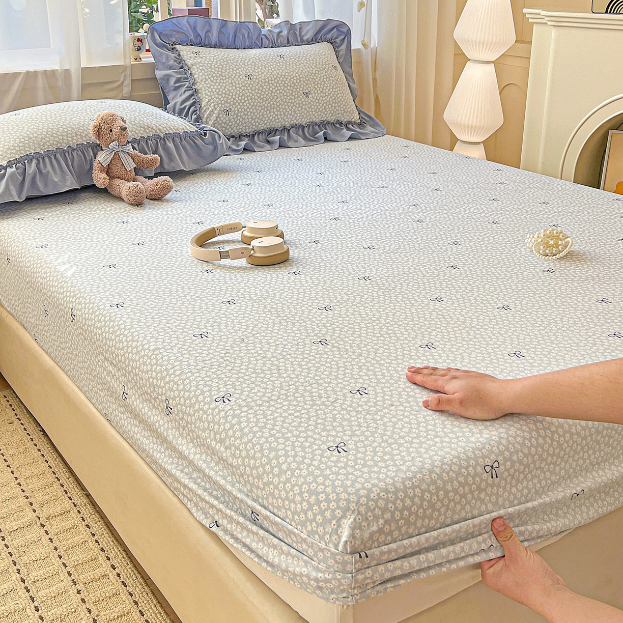 91家纺网 家纺一手货源 找家纺 富米莱（原臻工厂） 2026新款古法水洗仿棉床笠席梦思床罩杀床垫防滑罩床套罩床笠三件套 小花蓝