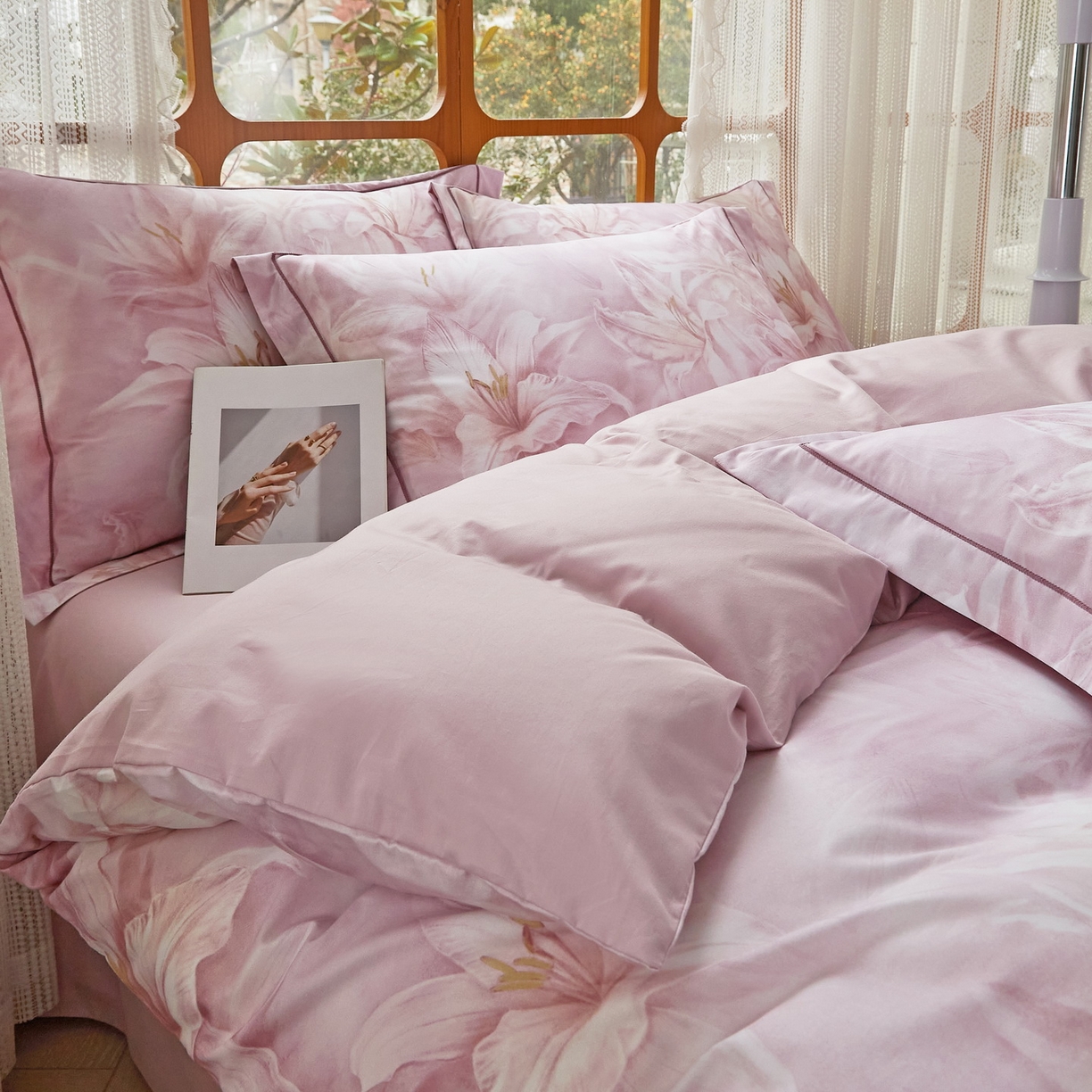 91家纺网 家纺一手货源 找家纺 启航家居 2026新款全棉铂金棉数码印花四件套 雪顶之恋粉