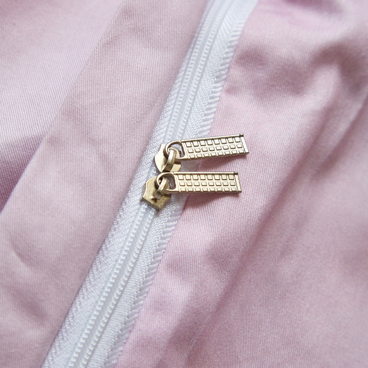 91家纺网 家纺一手货源 找家纺 启航家居 2026新款全棉铂金棉数码印花四件套 月光独白粉