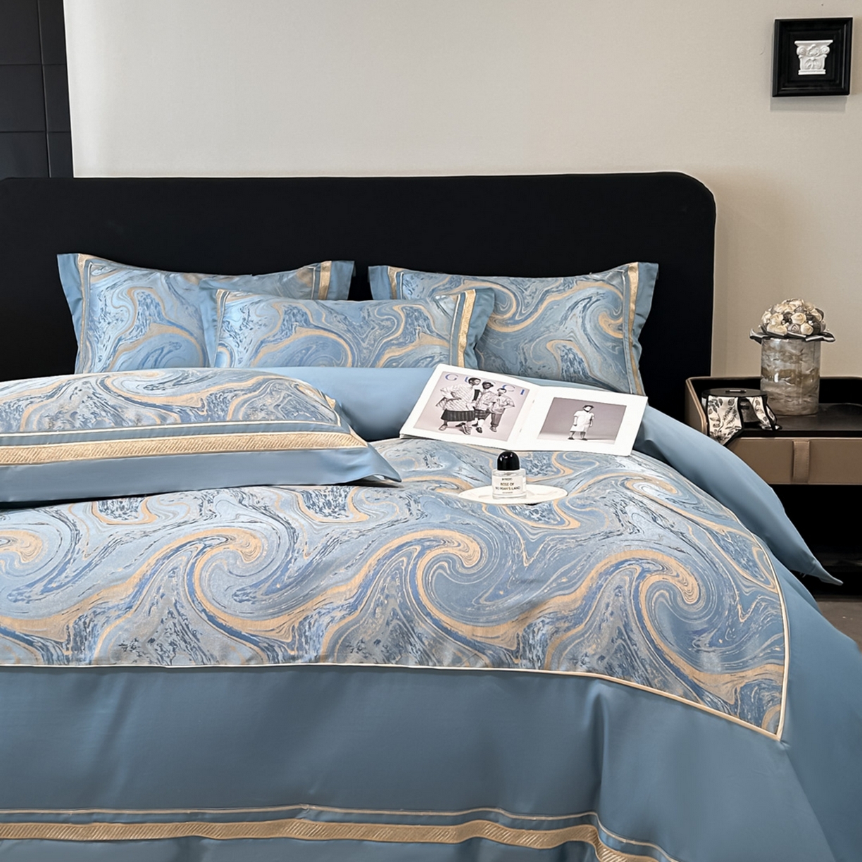 91家纺网 家纺一手货源 找家纺 博纳家纺 2026春夏新款全棉纯棉高精密色织提花绣花四件套-炫彩年华 炫彩年华-宾利蓝