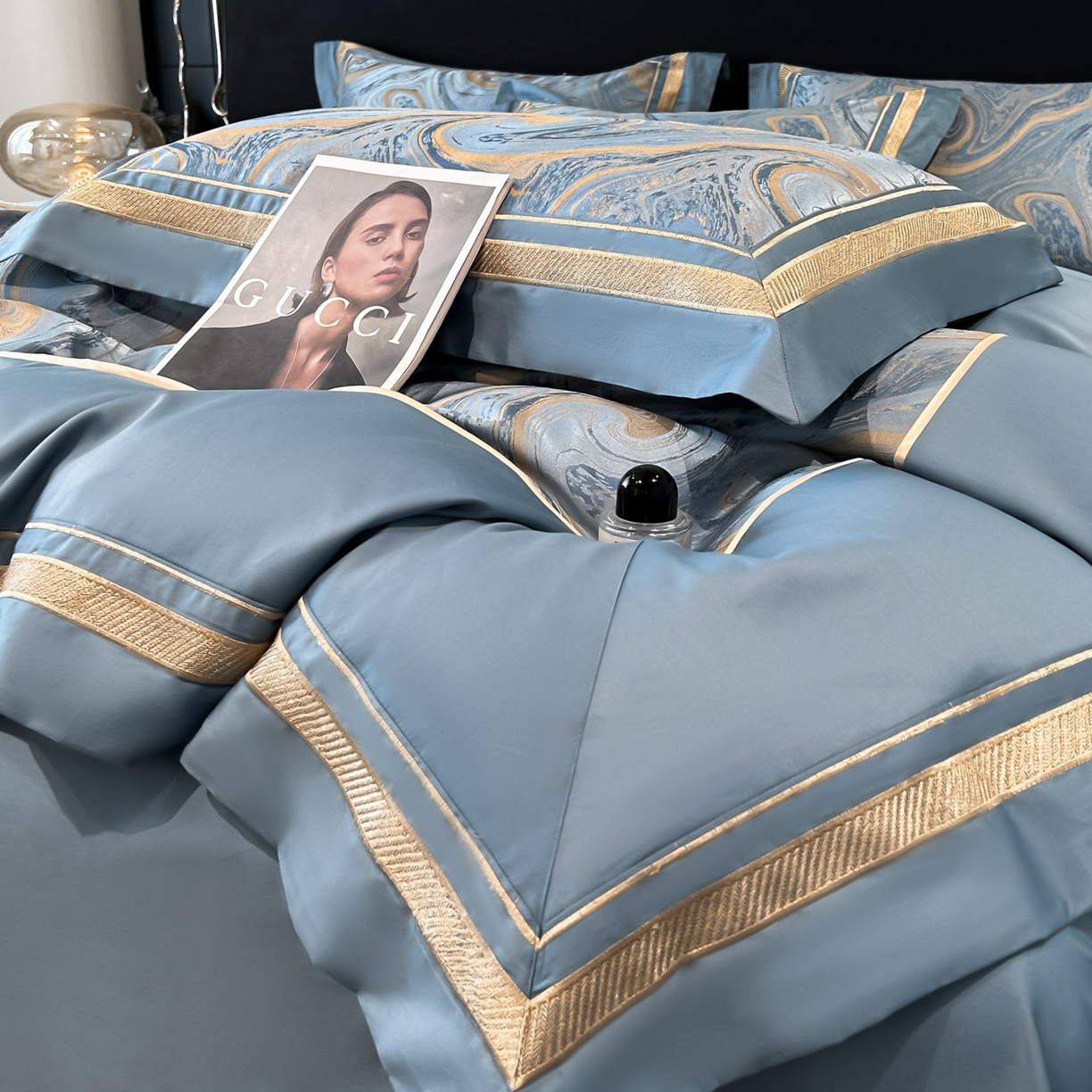 91家纺网 家纺一手货源 找家纺 博纳家纺 2026春夏新款全棉纯棉高精密色织提花绣花四件套-炫彩年华 炫彩年华-宾利蓝