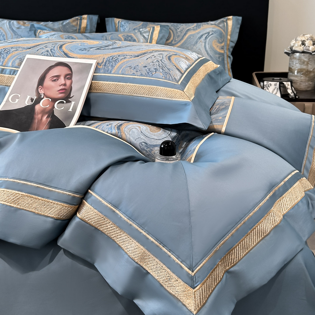 91家纺网 家纺一手货源 找家纺 博纳家纺 2026春夏新款全棉纯棉高精密色织提花绣花四件套-炫彩年华 炫彩年华-宾利蓝