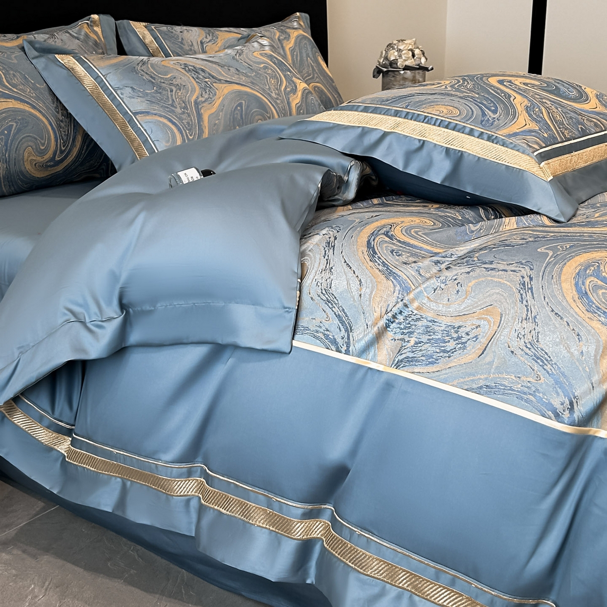 91家纺网 家纺一手货源 找家纺 博纳家纺 2026春夏新款全棉纯棉高精密色织提花绣花四件套-炫彩年华 炫彩年华-宾利蓝