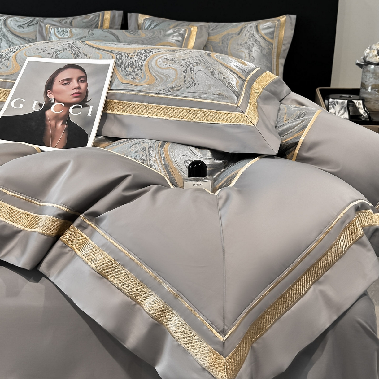 91家纺网 家纺一手货源 找家纺 博纳家纺 2026春夏新款全棉纯棉高精密色织提花绣花四件套-炫彩年华 炫彩年华-绅士灰