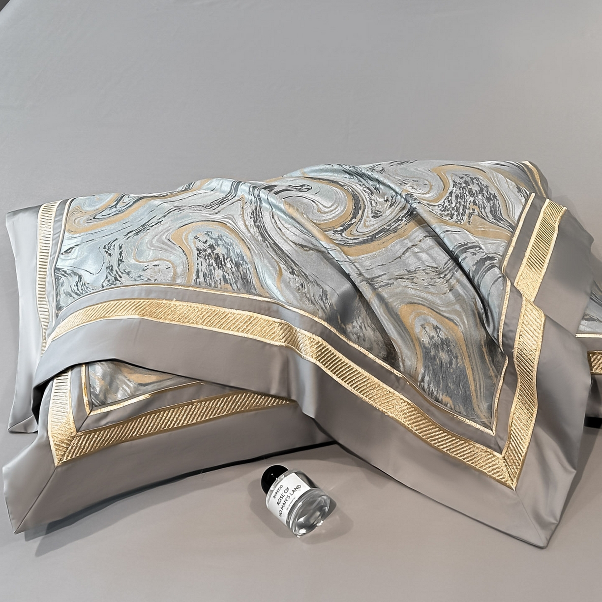 91家纺网 家纺一手货源 找家纺 博纳家纺 2026春夏新款全棉纯棉高精密色织提花绣花四件套-炫彩年华 炫彩年华-绅士灰