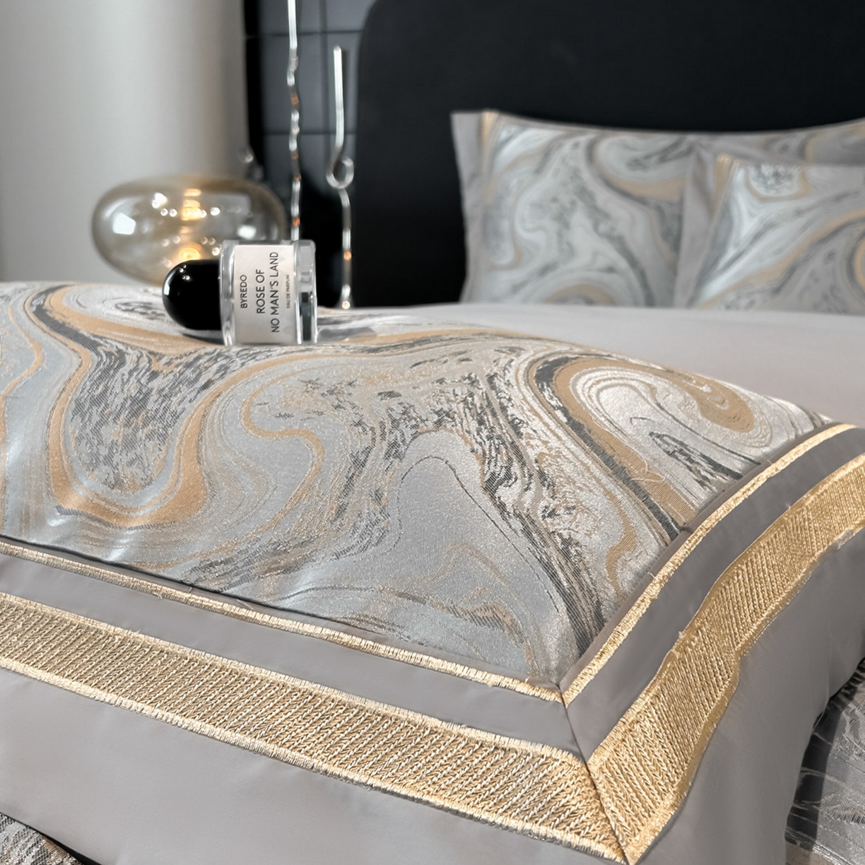 91家纺网 家纺一手货源 找家纺 博纳家纺 2026春夏新款全棉纯棉高精密色织提花绣花四件套-炫彩年华 炫彩年华-绅士灰