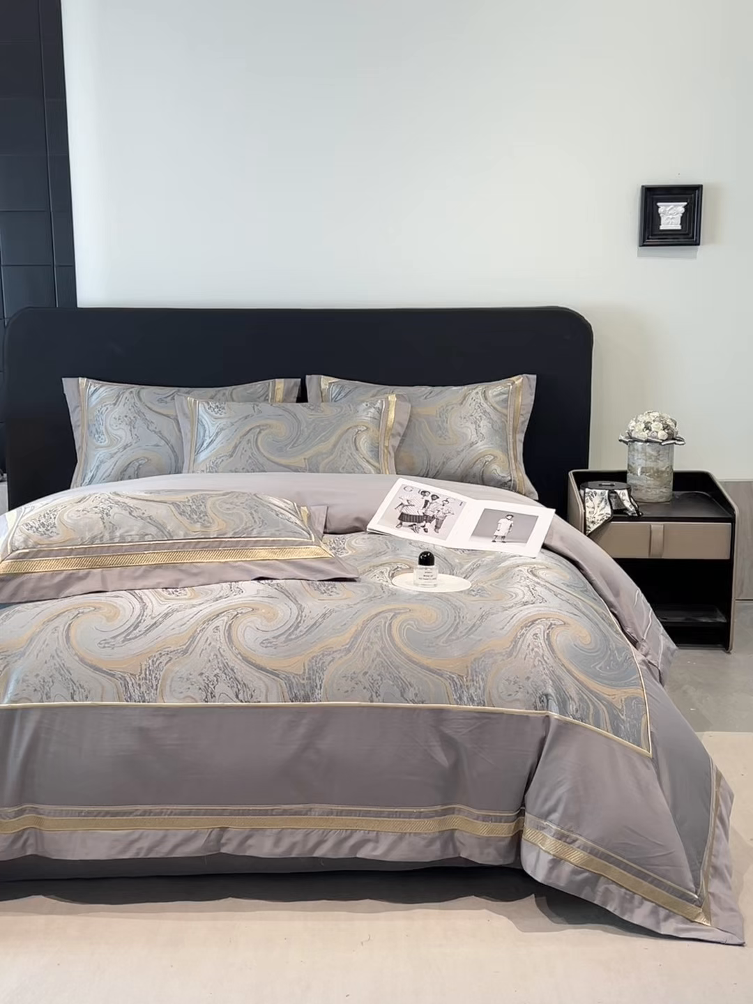 91家纺网 家纺一手货源 找家纺 博纳家纺 2026春夏新款全棉纯棉高精密色织提花绣花四件套-炫彩年华 炫彩年华-绅士灰