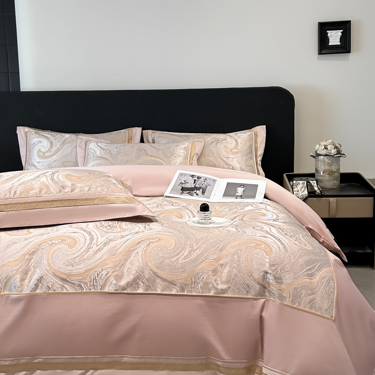 91家纺网 家纺一手货源 找家纺 博纳家纺 2026春夏新款全棉纯棉高精密色织提花绣花四件套-炫彩年华 炫彩年华-朱颜粉