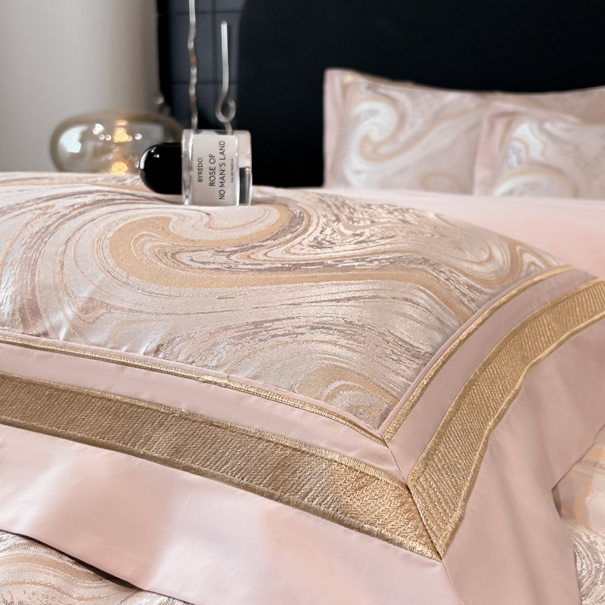 91家纺网 家纺一手货源 找家纺 博纳家纺 2026春夏新款全棉纯棉高精密色织提花绣花四件套-炫彩年华 炫彩年华-朱颜粉