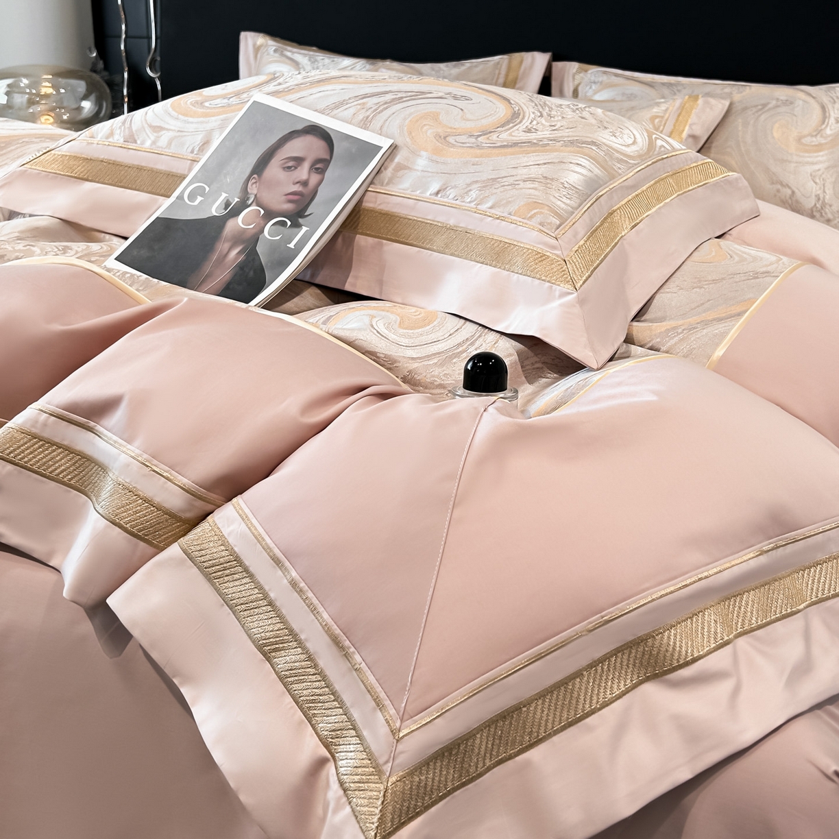 91家纺网 家纺一手货源 找家纺 博纳家纺 2026春夏新款全棉纯棉高精密色织提花绣花四件套-炫彩年华 炫彩年华-朱颜粉