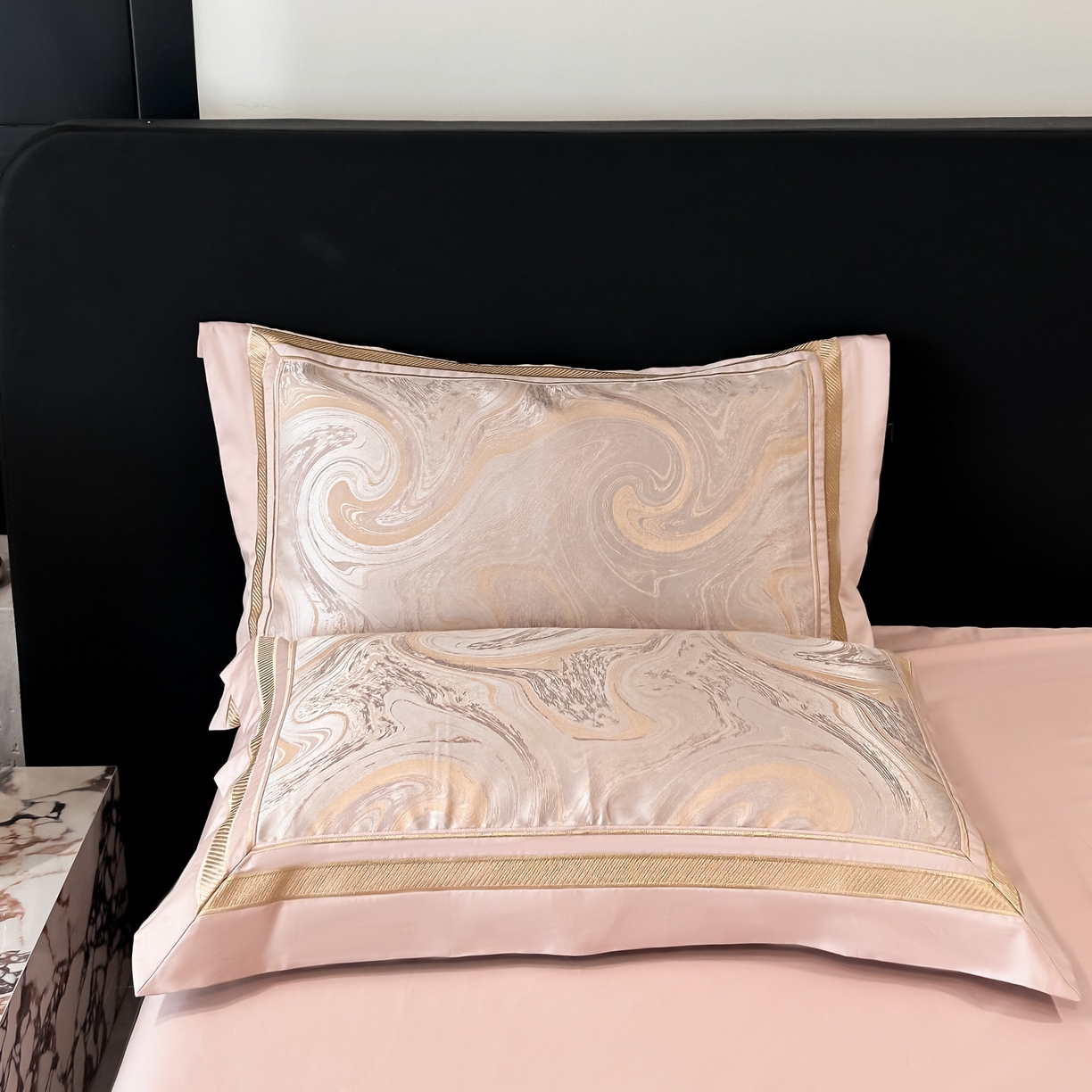 91家纺网 家纺一手货源 找家纺 博纳家纺 2026春夏新款全棉纯棉高精密色织提花绣花四件套-炫彩年华 炫彩年华-朱颜粉