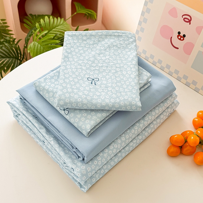 91家纺网 家纺一手货源 找家纺 卢赛尔 2026新款古法水洗仿棉云感棉学生三件套四件套 雏菊蓝