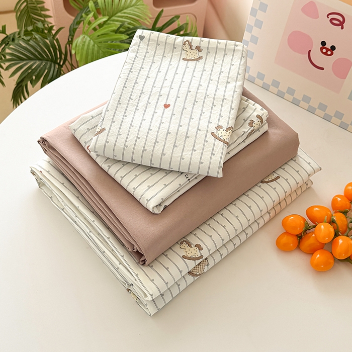 91家纺网 家纺一手货源 找家纺 卢赛尔 2026新款古法水洗仿棉云感棉学生三件套四件套 小木马