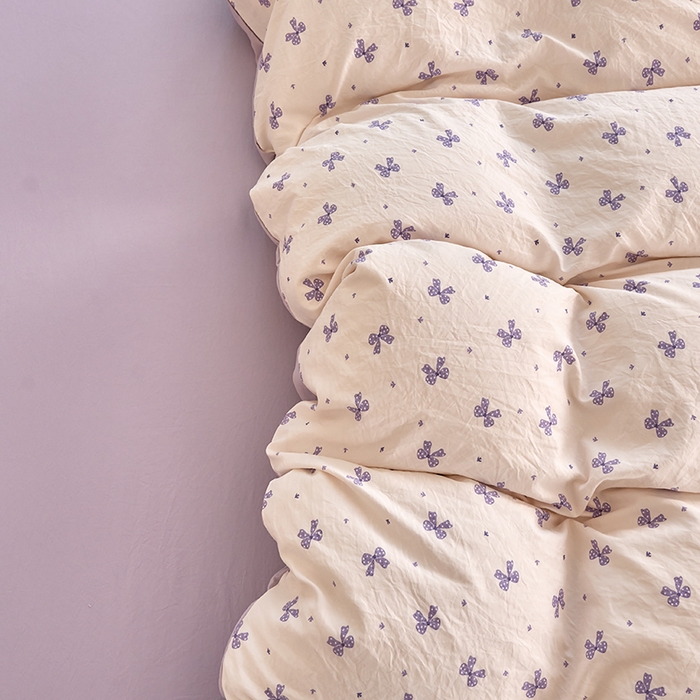 91家纺网 家纺一手货源 找家纺 卢赛尔 2026新款古法水洗仿棉云感棉学生三件套四件套 蝴蝶结紫