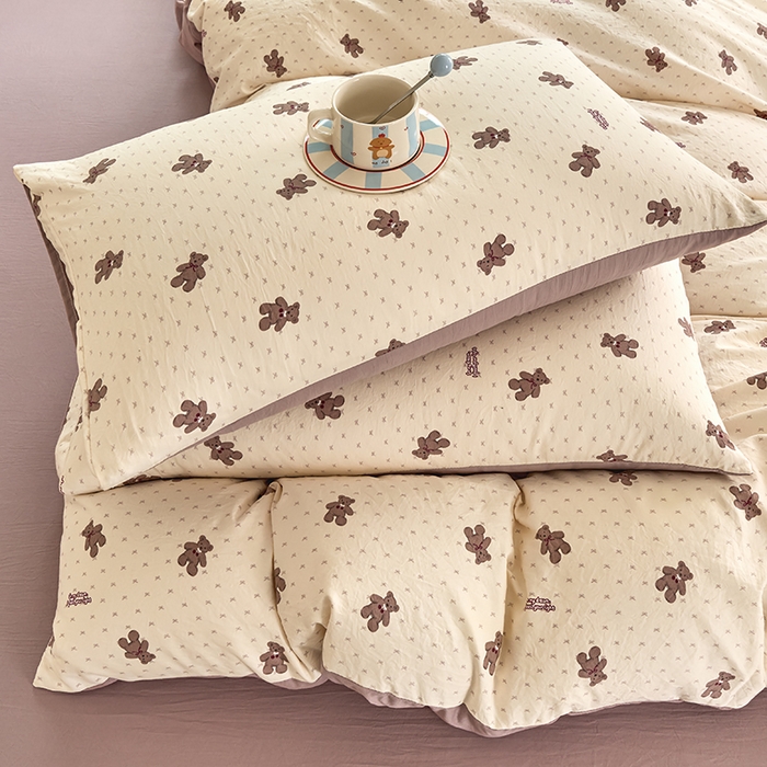 91家纺网 家纺一手货源 找家纺 卢赛尔 2026新款古法水洗仿棉云感棉学生三件套四件套 小棕熊