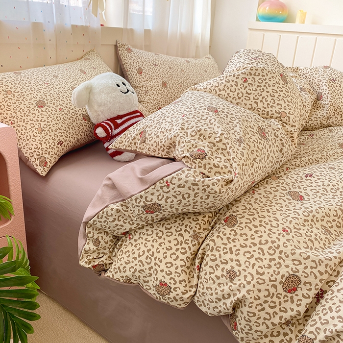 91家纺网 家纺一手货源 找家纺 卢赛尔 2026新款古法水洗仿棉云感棉学生三件套四件套 KT豹纹