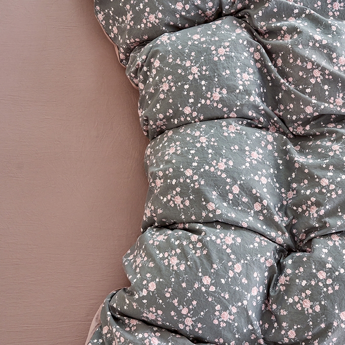 91家纺网 家纺一手货源 找家纺 卢赛尔 2026新款古法水洗仿棉云感棉学生三件套四件套 南粉-灰