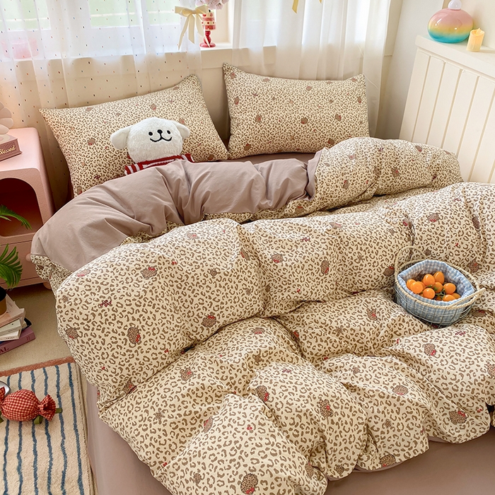 91家纺网 家纺一手货源 找家纺 卢赛尔 2026新款古法水洗仿棉云感棉学生三件套四件套 KT豹纹