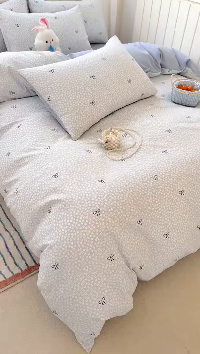 91家纺网 家纺一手货源 找家纺 卢赛尔 2026新款古法水洗仿棉云感棉学生三件套四件套 雏菊蓝