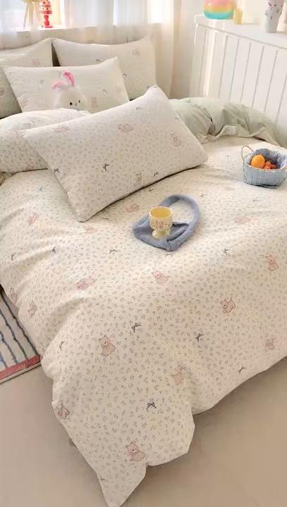 91家纺网 家纺一手货源 找家纺 卢赛尔 2026新款古法水洗仿棉云感棉学生三件套四件套 田园汪