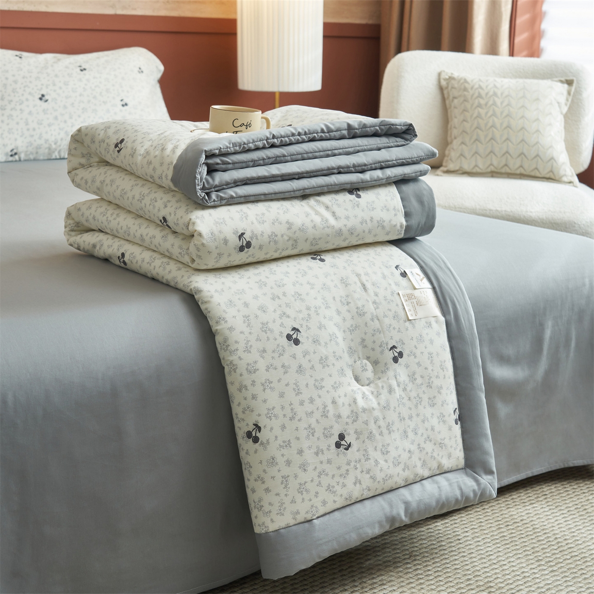 91家纺网 家纺一手货源 找家纺 恒爱家纺 2026新款全棉纯棉12868印花夏被夏凉被空调被 UJ墨兰樱桃