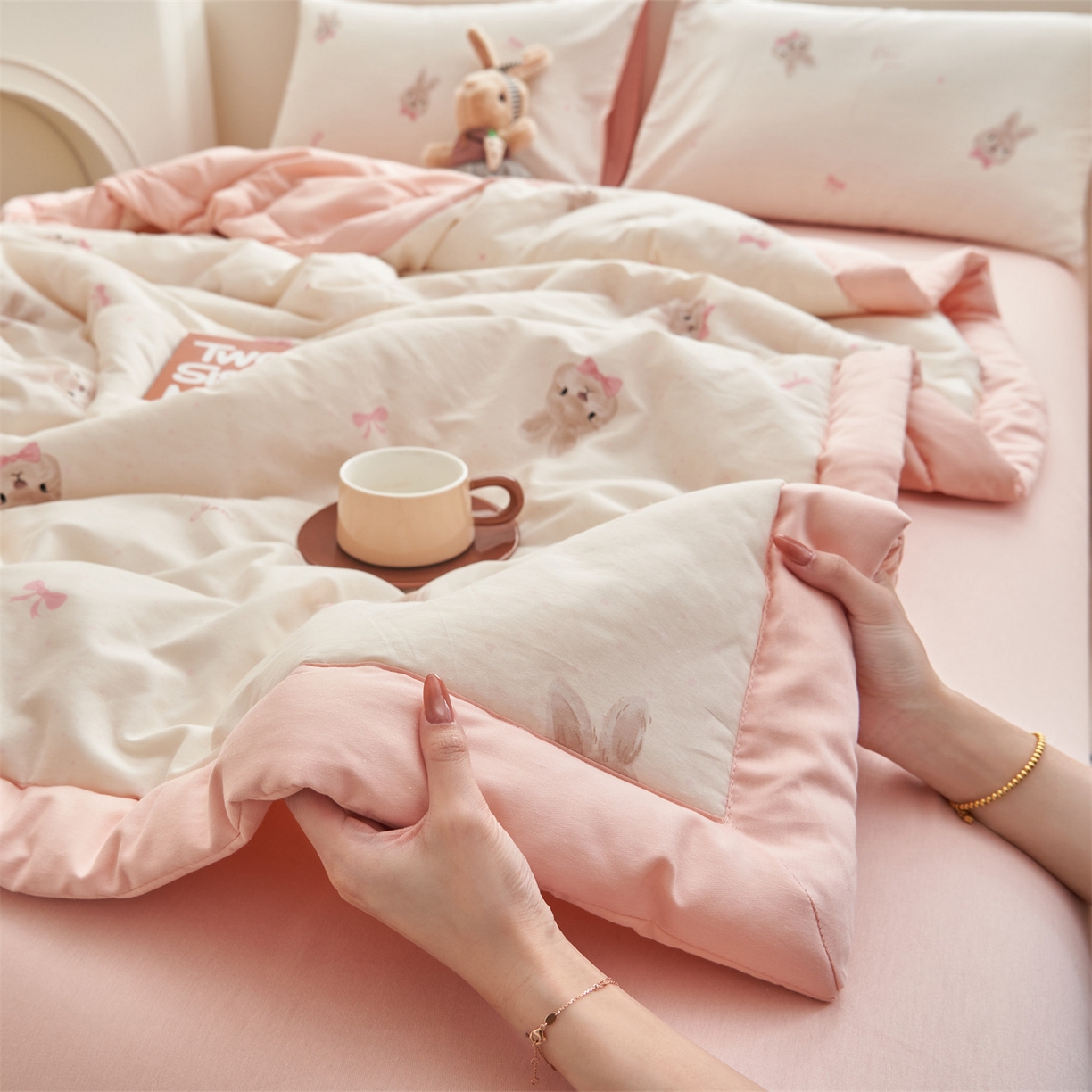 91家纺网 家纺一手货源 找家纺 恒爱家纺 2026新款全棉纯棉12868印花夏被夏凉被空调被 UJ灵动兔