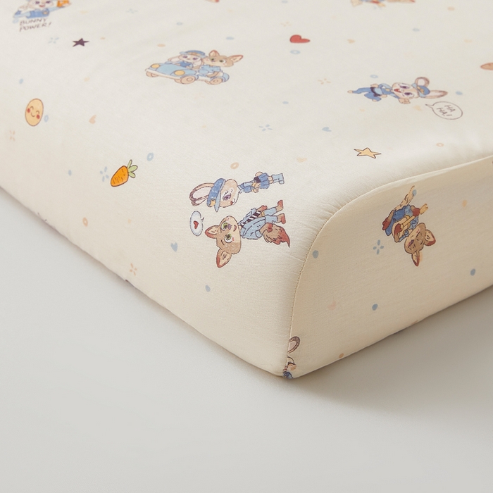 91家纺网 家纺一手货源 找家纺 翎盈家纺 2026款ins风小清新卡通纯棉乳胶枕专用枕套全棉波浪形枕头套 疯狂世界